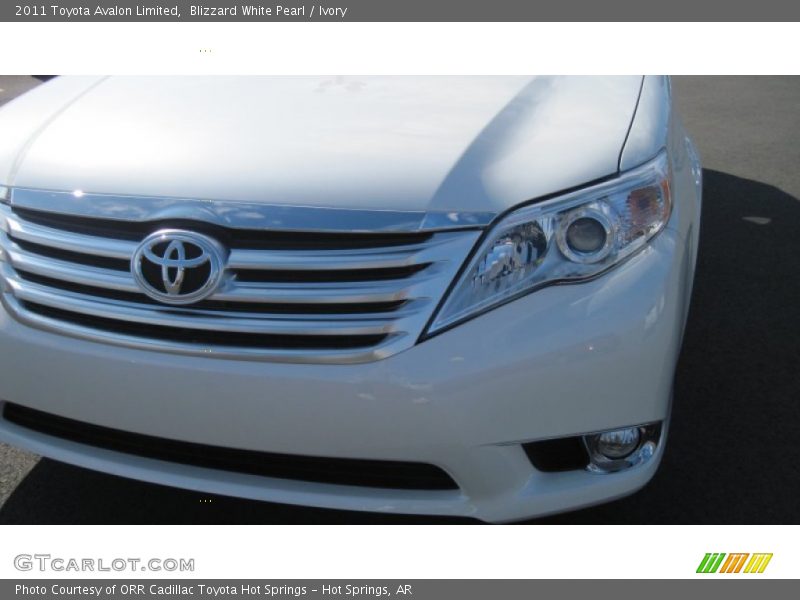 Blizzard White Pearl / Ivory 2011 Toyota Avalon Limited