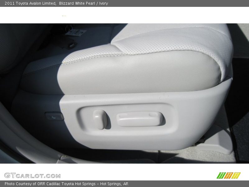 Blizzard White Pearl / Ivory 2011 Toyota Avalon Limited