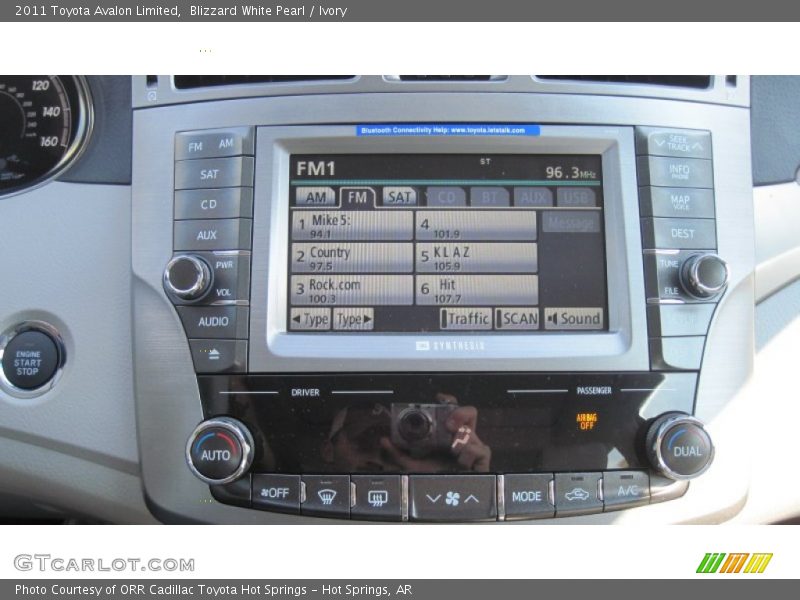 Blizzard White Pearl / Ivory 2011 Toyota Avalon Limited