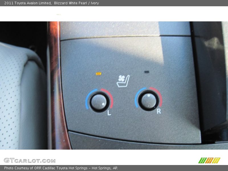 Blizzard White Pearl / Ivory 2011 Toyota Avalon Limited