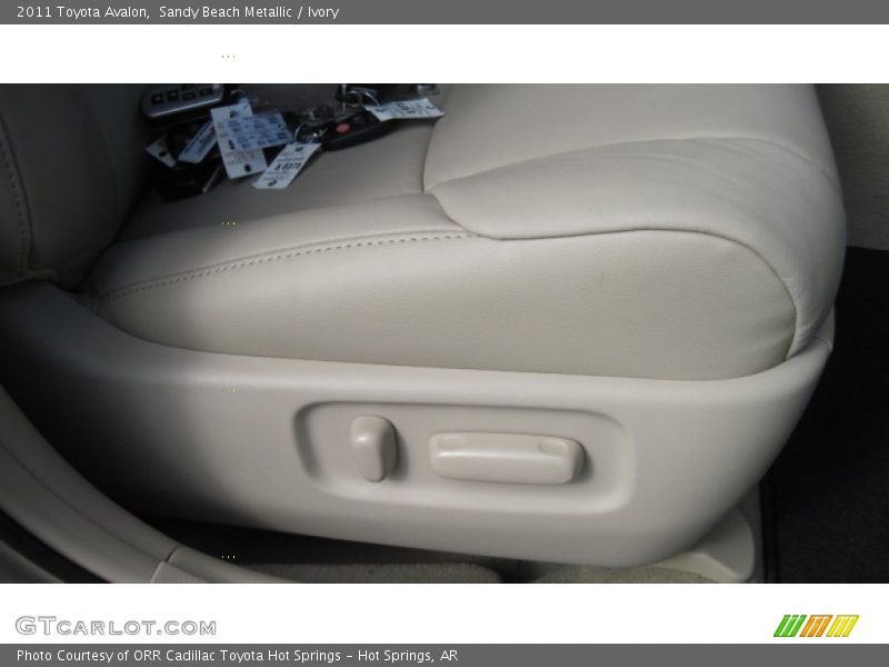 Sandy Beach Metallic / Ivory 2011 Toyota Avalon