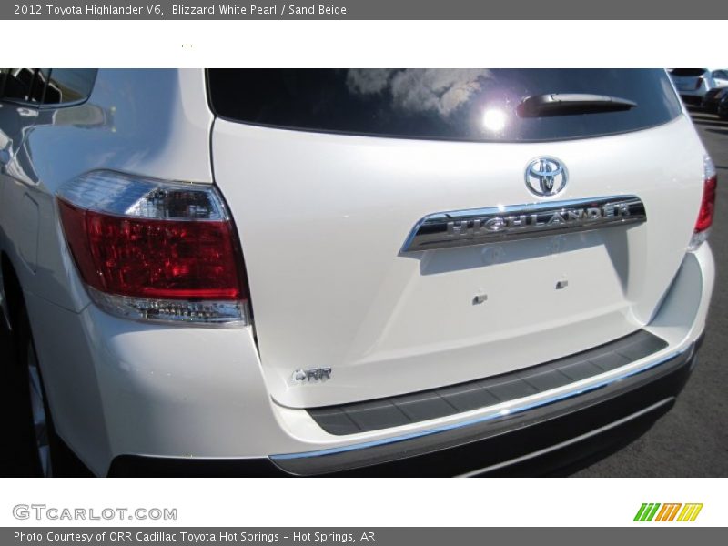 Blizzard White Pearl / Sand Beige 2012 Toyota Highlander V6