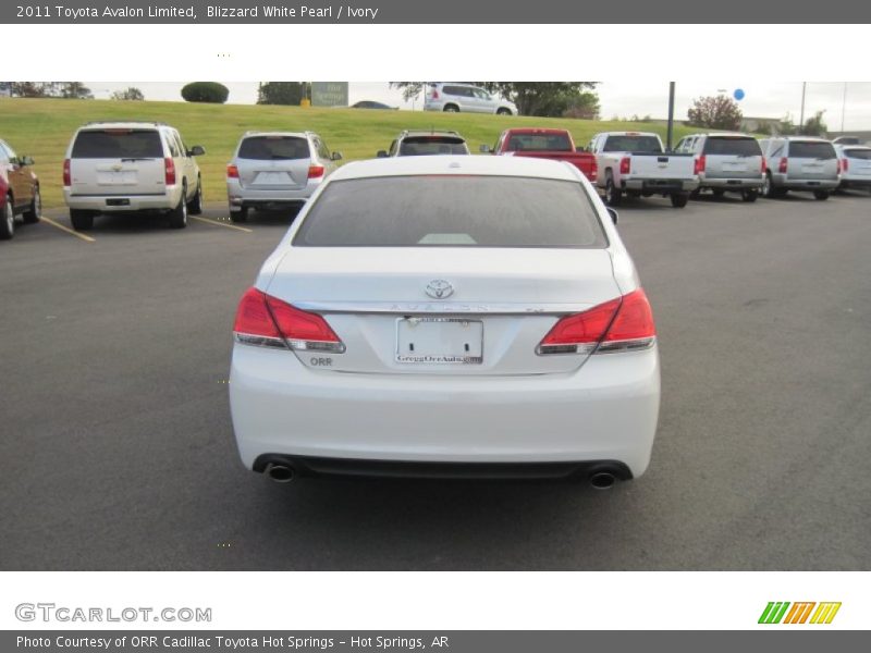 Blizzard White Pearl / Ivory 2011 Toyota Avalon Limited