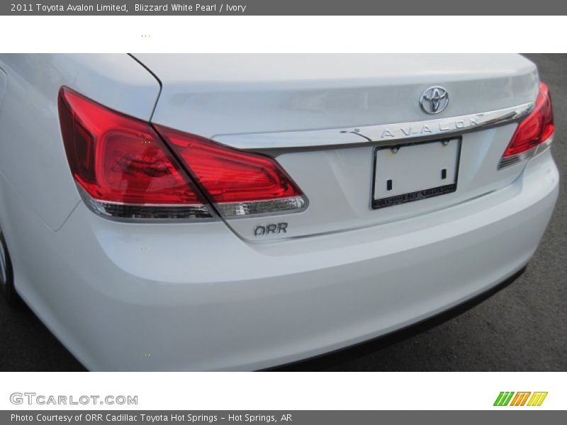 Blizzard White Pearl / Ivory 2011 Toyota Avalon Limited