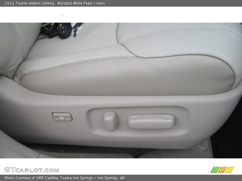 Blizzard White Pearl / Ivory 2011 Toyota Avalon Limited