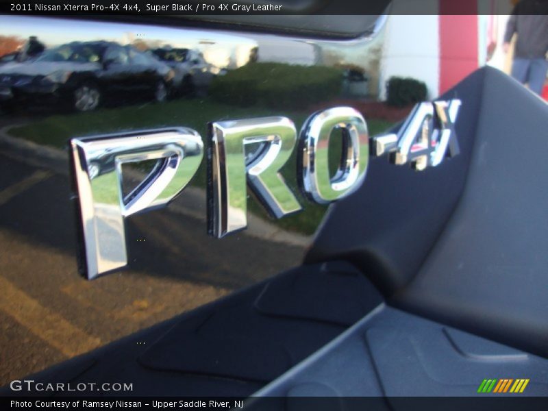 Super Black / Pro 4X Gray Leather 2011 Nissan Xterra Pro-4X 4x4