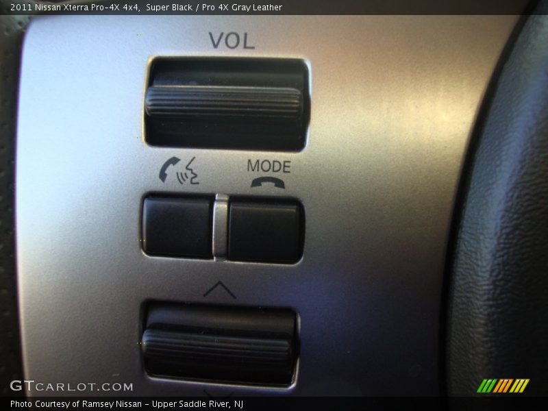 Super Black / Pro 4X Gray Leather 2011 Nissan Xterra Pro-4X 4x4