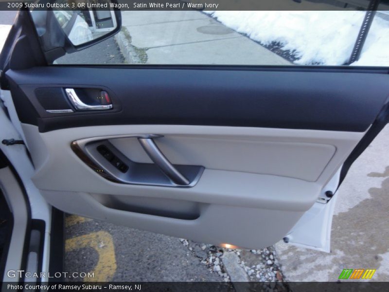Door Panel of 2009 Outback 3.0R Limited Wagon