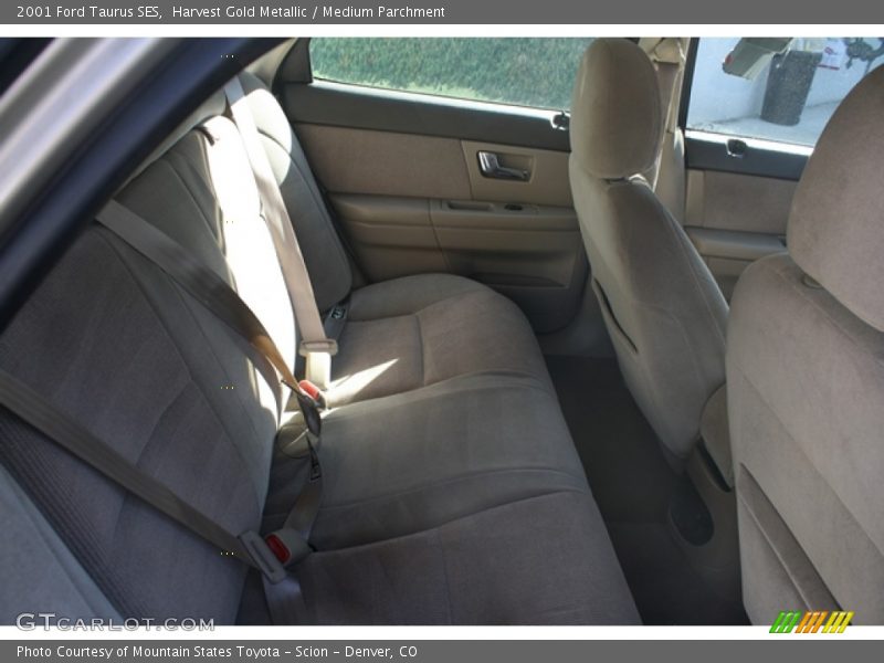 Harvest Gold Metallic / Medium Parchment 2001 Ford Taurus SES