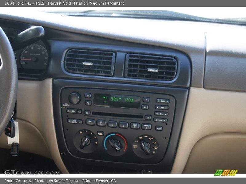 Harvest Gold Metallic / Medium Parchment 2001 Ford Taurus SES