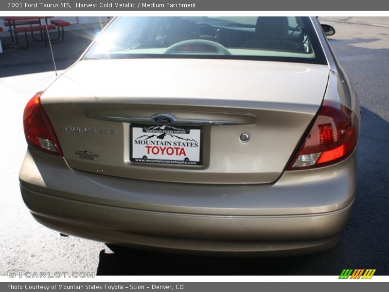 Harvest Gold Metallic / Medium Parchment 2001 Ford Taurus SES
