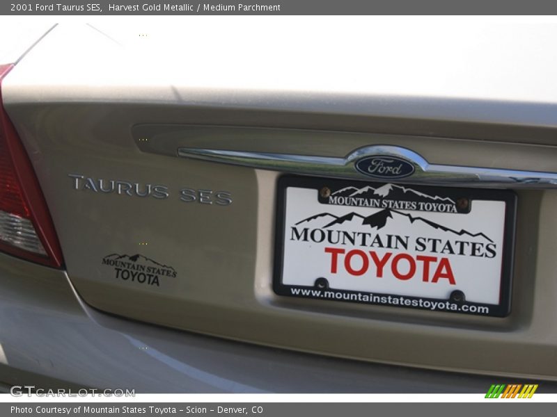 Harvest Gold Metallic / Medium Parchment 2001 Ford Taurus SES