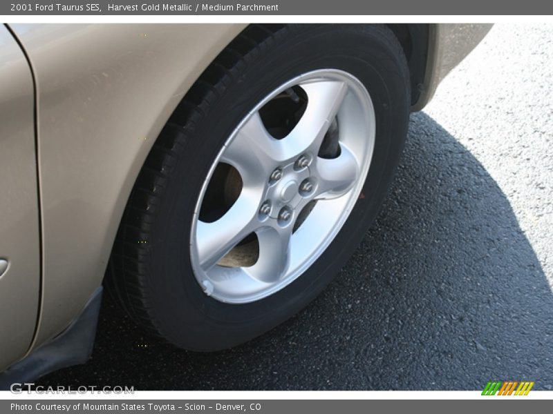 Harvest Gold Metallic / Medium Parchment 2001 Ford Taurus SES