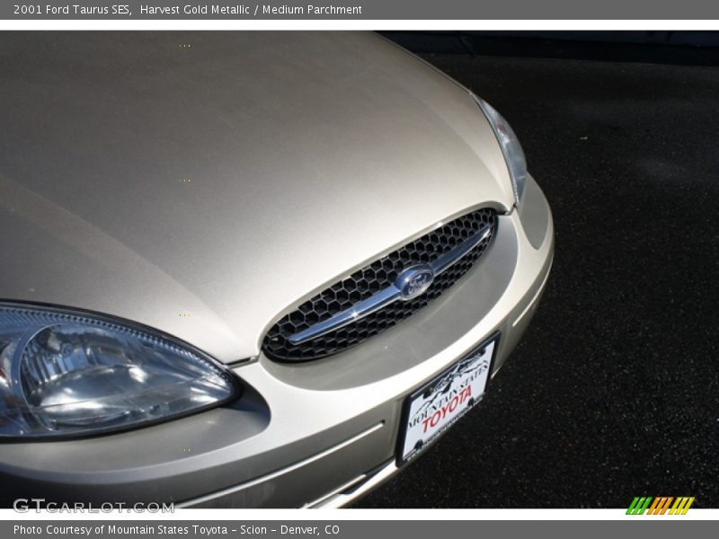 Harvest Gold Metallic / Medium Parchment 2001 Ford Taurus SES
