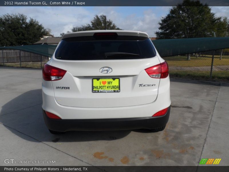 Cotton White / Taupe 2012 Hyundai Tucson GL
