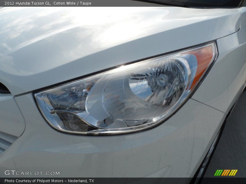 Cotton White / Taupe 2012 Hyundai Tucson GL
