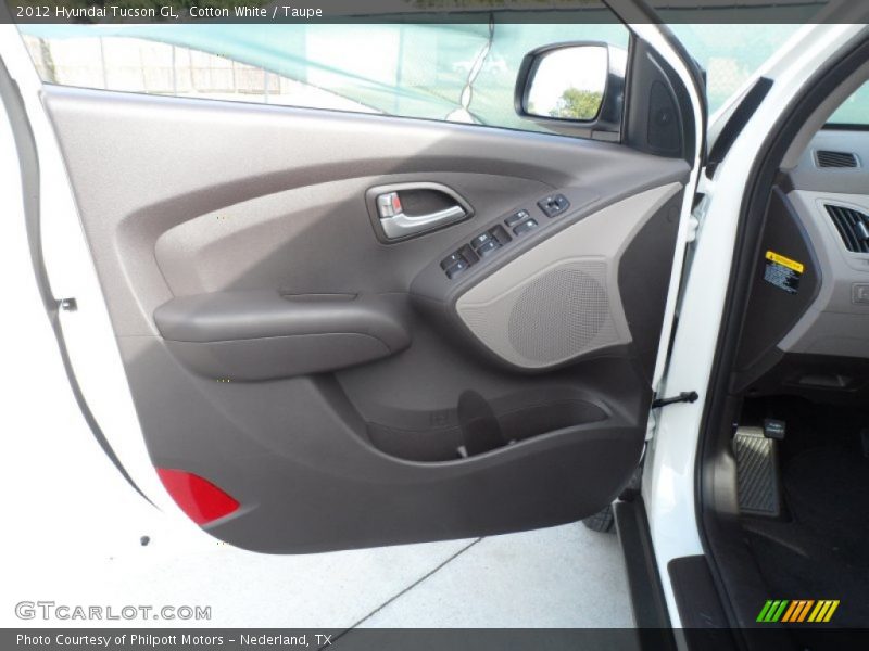 Cotton White / Taupe 2012 Hyundai Tucson GL