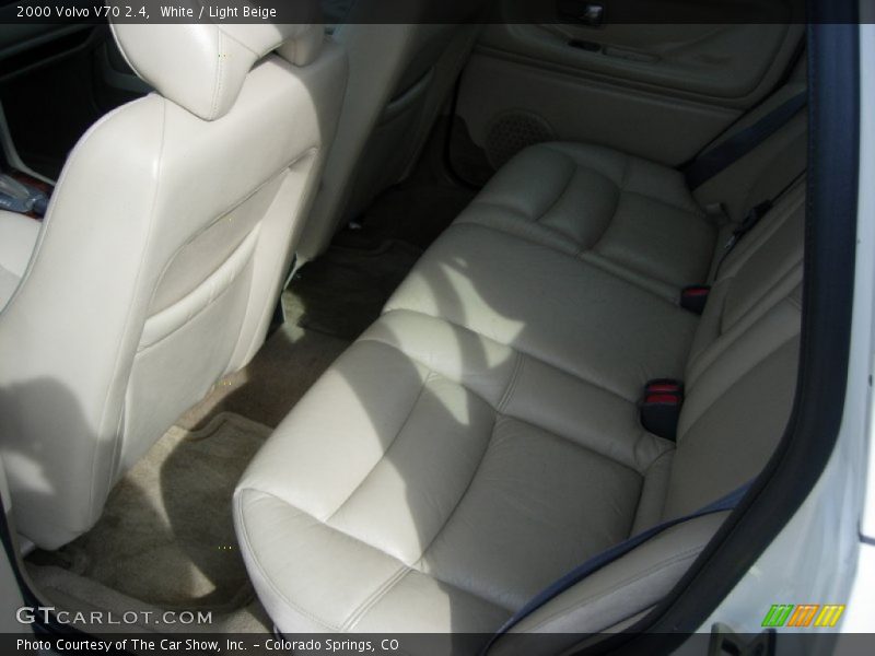 White / Light Beige 2000 Volvo V70 2.4