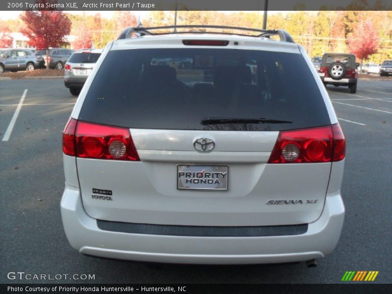 Arctic Frost Pearl / Taupe 2006 Toyota Sienna XLE