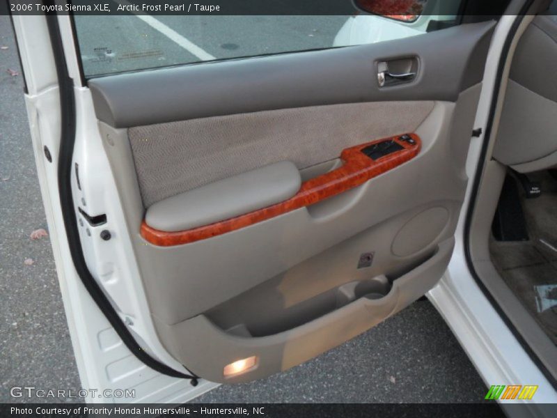 Arctic Frost Pearl / Taupe 2006 Toyota Sienna XLE
