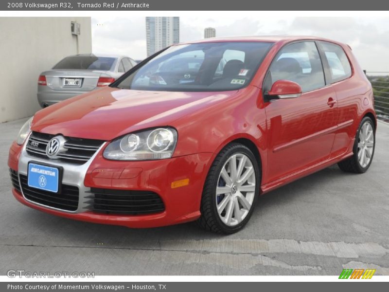 Front 3/4 View of 2008 R32 