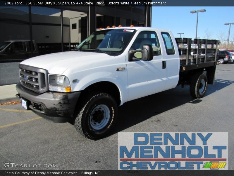 Oxford White / Medium Parchment 2002 Ford F350 Super Duty XL SuperCab 4x4 Stake Truck