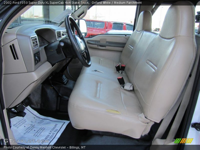 Oxford White / Medium Parchment 2002 Ford F350 Super Duty XL SuperCab 4x4 Stake Truck