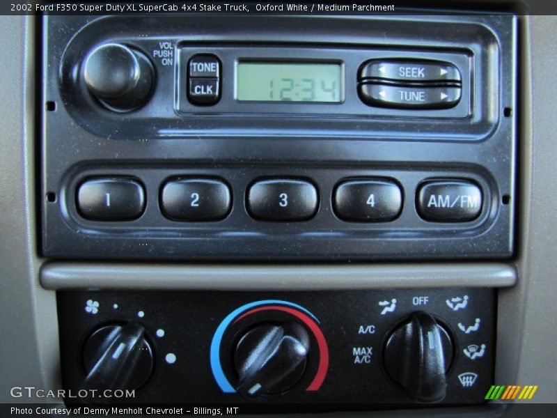 Oxford White / Medium Parchment 2002 Ford F350 Super Duty XL SuperCab 4x4 Stake Truck