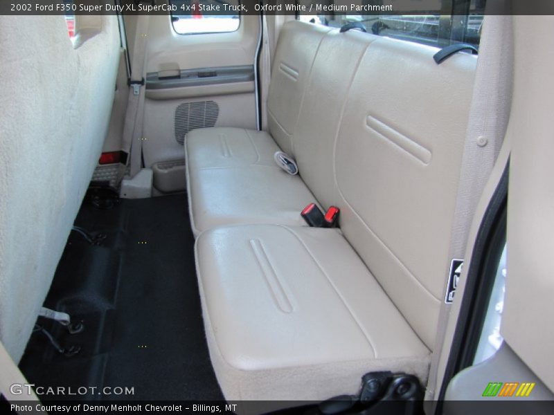 Oxford White / Medium Parchment 2002 Ford F350 Super Duty XL SuperCab 4x4 Stake Truck