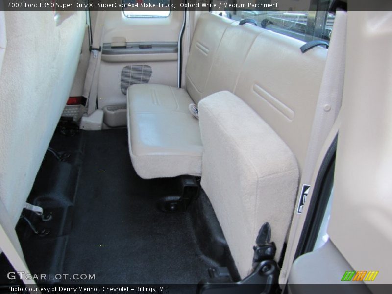 Oxford White / Medium Parchment 2002 Ford F350 Super Duty XL SuperCab 4x4 Stake Truck