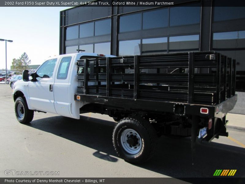 Oxford White / Medium Parchment 2002 Ford F350 Super Duty XL SuperCab 4x4 Stake Truck