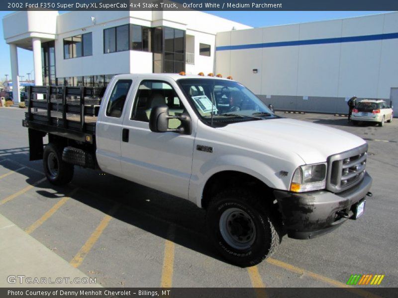 Oxford White / Medium Parchment 2002 Ford F350 Super Duty XL SuperCab 4x4 Stake Truck