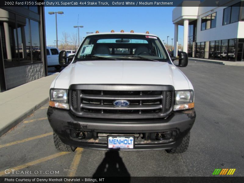 Oxford White / Medium Parchment 2002 Ford F350 Super Duty XL SuperCab 4x4 Stake Truck