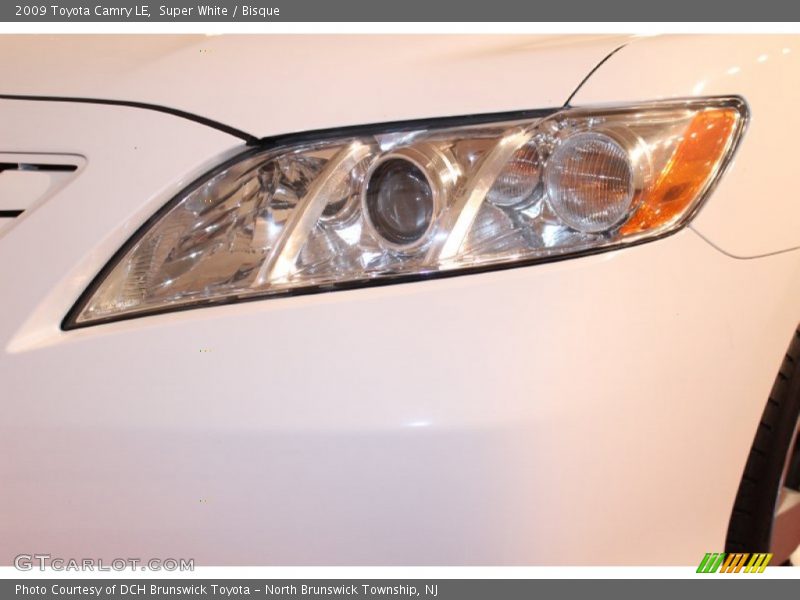 Super White / Bisque 2009 Toyota Camry LE