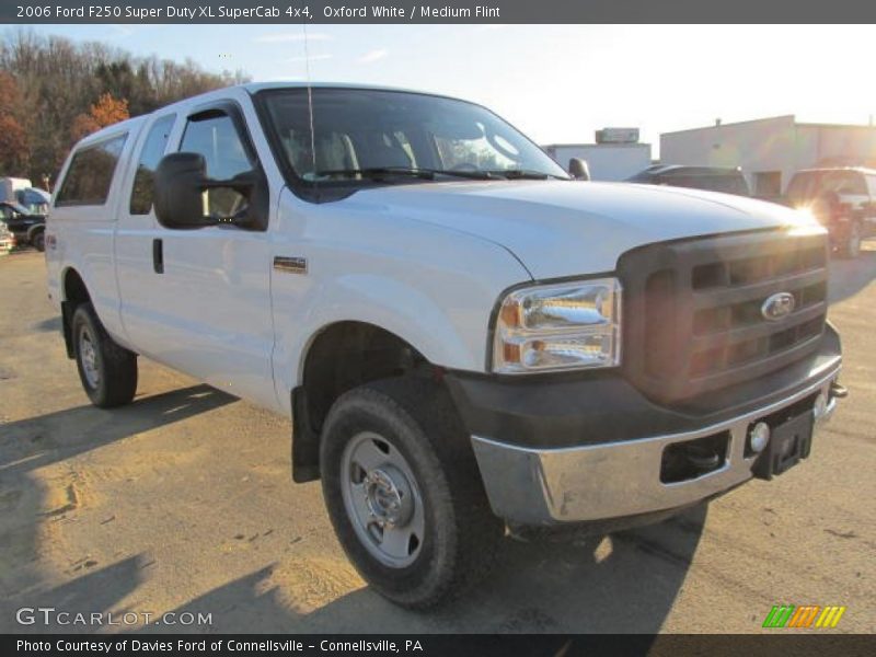 Oxford White / Medium Flint 2006 Ford F250 Super Duty XL SuperCab 4x4