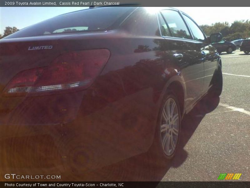 Cassis Red Pearl / Dark Charcoal 2009 Toyota Avalon Limited