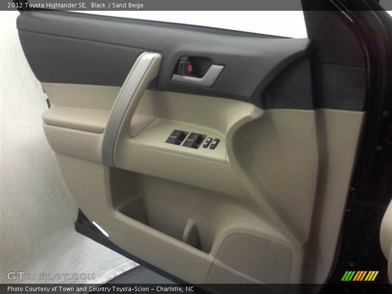 Black / Sand Beige 2012 Toyota Highlander SE
