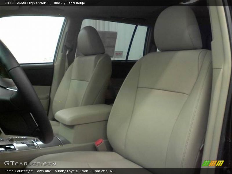 Black / Sand Beige 2012 Toyota Highlander SE