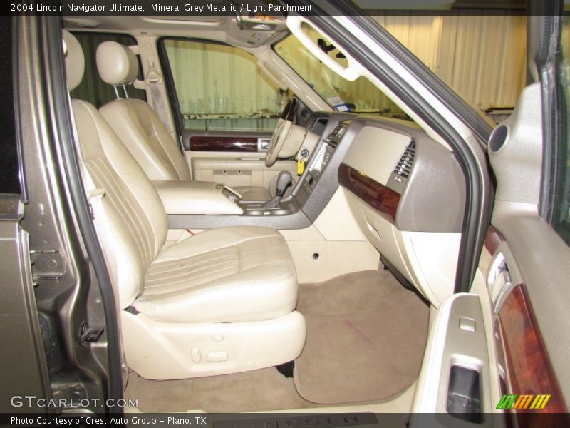 Mineral Grey Metallic / Light Parchment 2004 Lincoln Navigator Ultimate