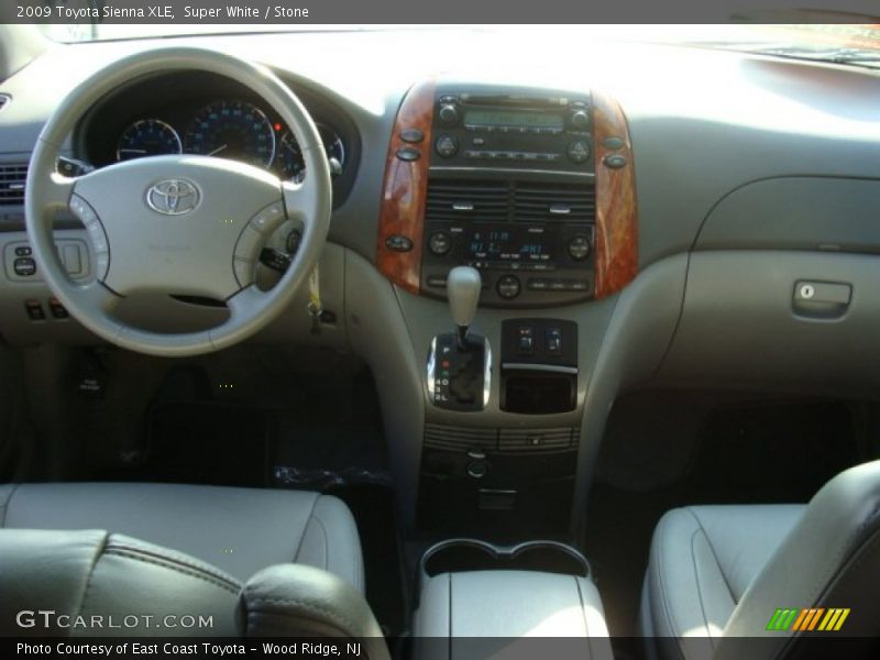 Super White / Stone 2009 Toyota Sienna XLE