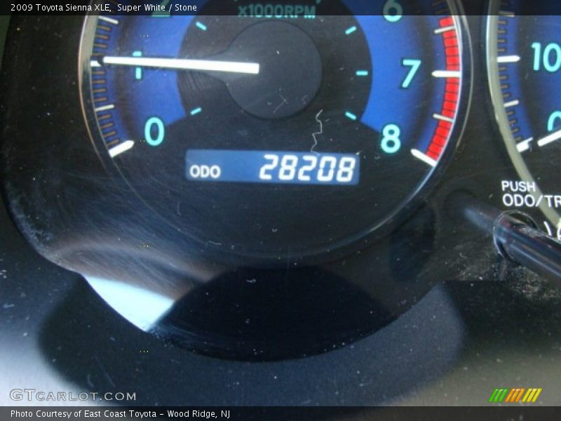 Super White / Stone 2009 Toyota Sienna XLE