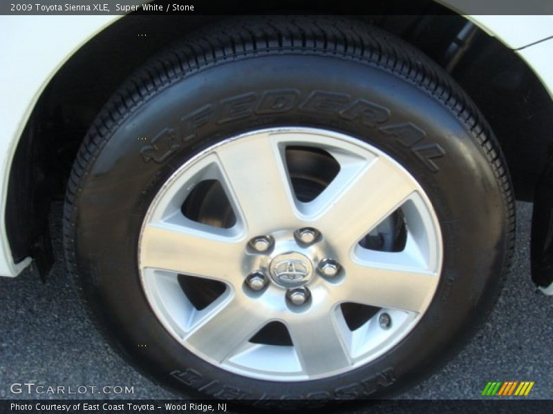 Super White / Stone 2009 Toyota Sienna XLE