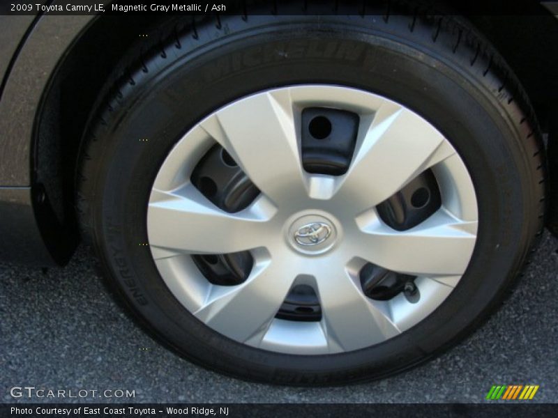 Magnetic Gray Metallic / Ash 2009 Toyota Camry LE