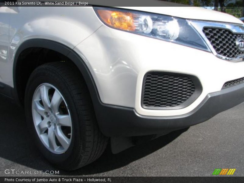 White Sand Beige / Beige 2011 Kia Sorento LX