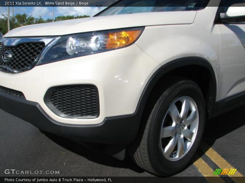 White Sand Beige / Beige 2011 Kia Sorento LX