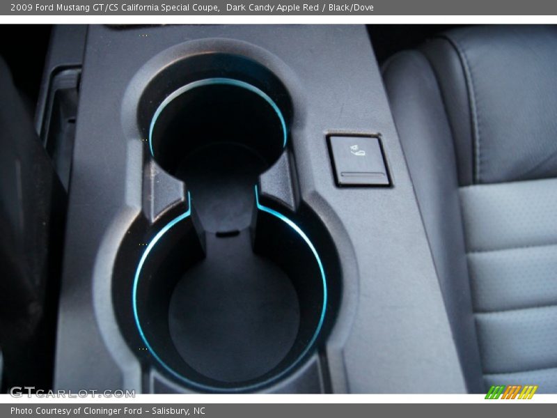 cup holders - 2009 Ford Mustang GT/CS California Special Coupe