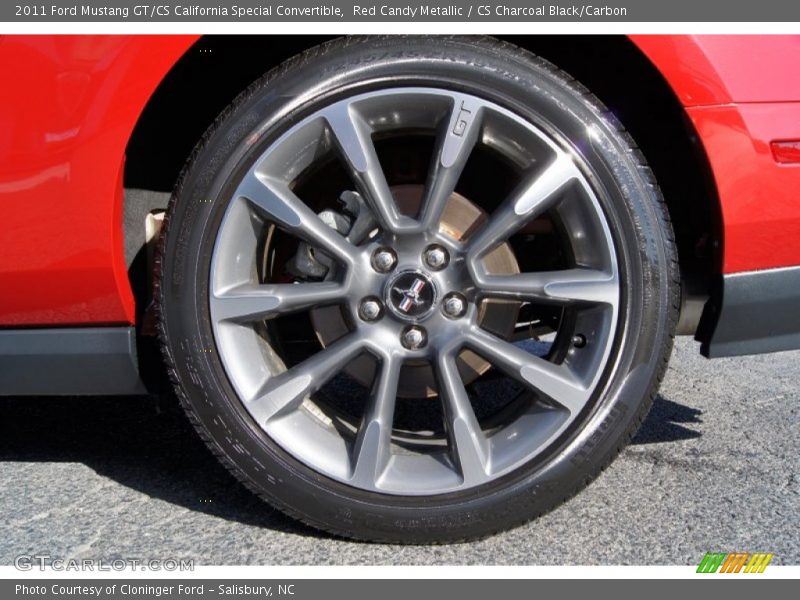 GT/CS California Special, 19" argent painted alloy wheel - 2011 Ford Mustang GT/CS California Special Convertible