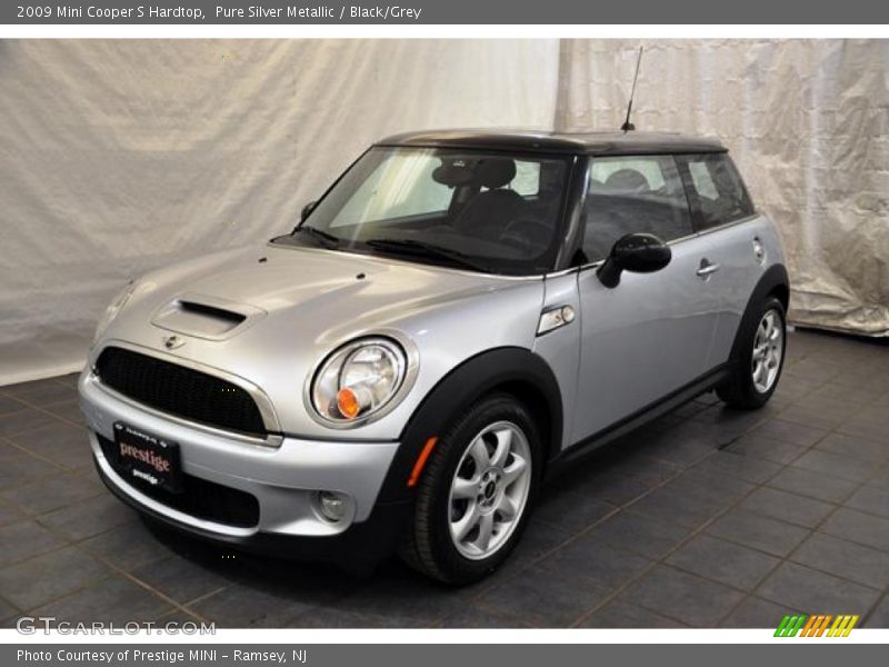 Front 3/4 View of 2009 Cooper S Hardtop