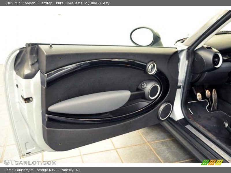 Door Panel of 2009 Cooper S Hardtop