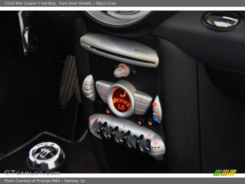 Pure Silver Metallic / Black/Grey 2009 Mini Cooper S Hardtop
